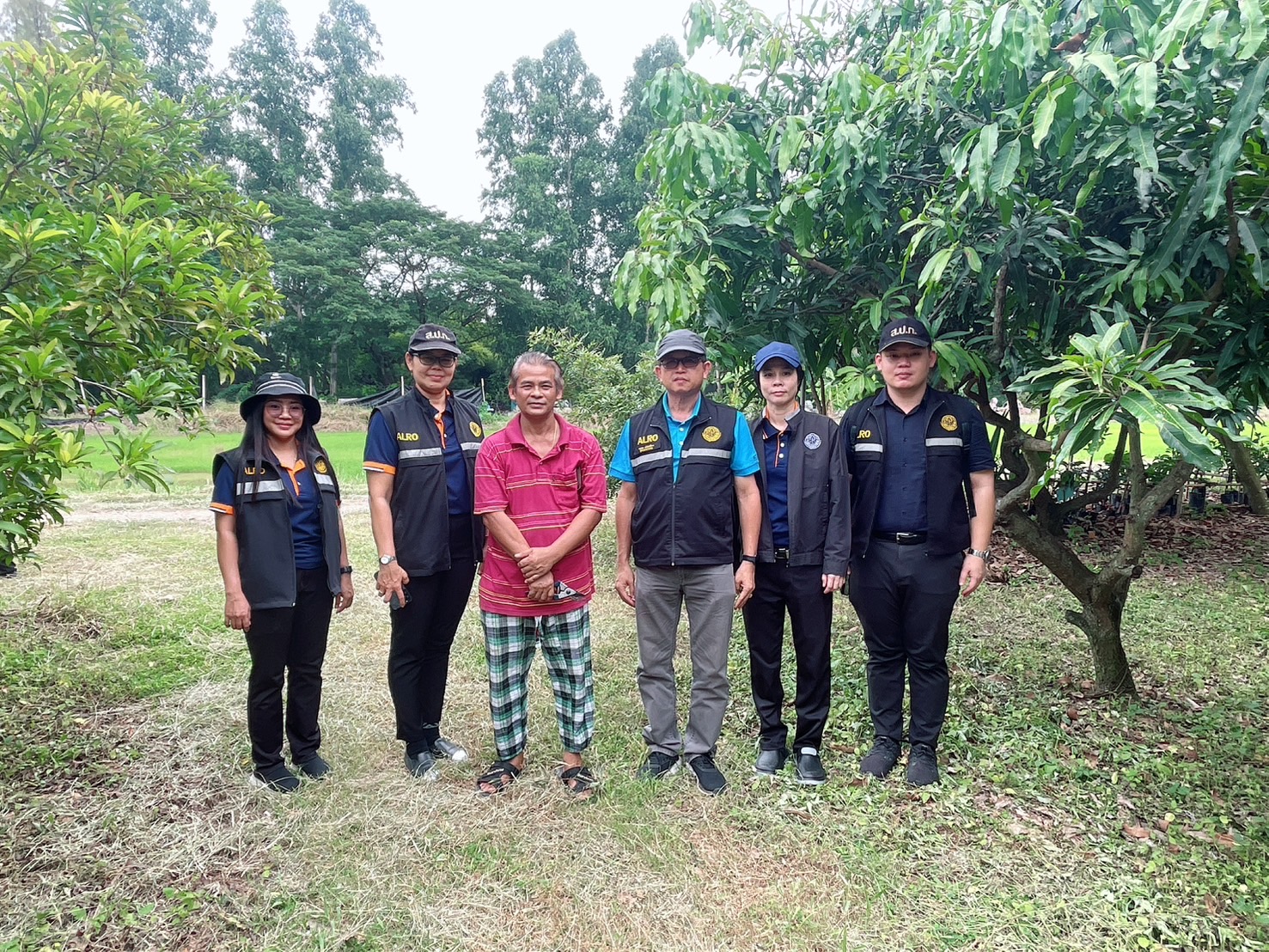 title - ผู้ตรวจราชการ ส.ป.ก. ประชุมตรวจติดตามความก้าวหน้าผลการดำเนินงานตามแผนการตรวจราชการของ ส.ป.ก. ประจำปีงบประมาณ พ.ศ. 2568 รอบที่ 2 เขตตรวจราชการที่ 2 จังหวัดปทุมธานี และลงพื้นที่ตรวจเยี่ยมเกษตรกรแปลงต้นแบบเกษตรกรรมยั่งยืน การทำเกษตรอินทรีย์ ในเขตปฏิรูปที่ดินจังหวัดปทุมธานี